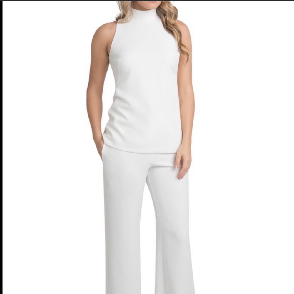 NWT Black Halo Gardenia Top